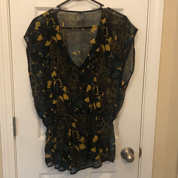 Gorgeous Top - Picture 4 of 4